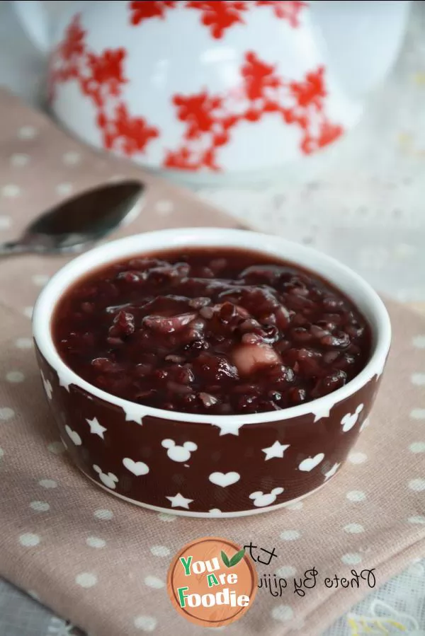 Black rice porridge with red dates and lotus seeds