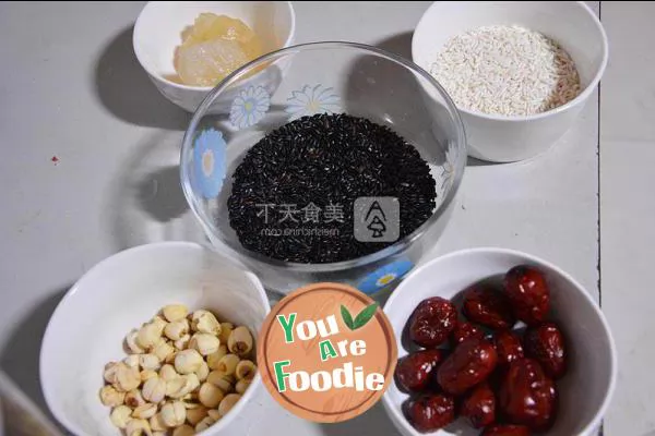 Black rice porridge with red dates and lotus seeds