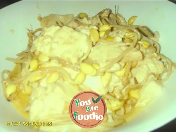 Stewed tofu with bean sprouts