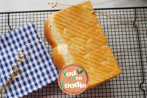 Yogurt and honey bean toast