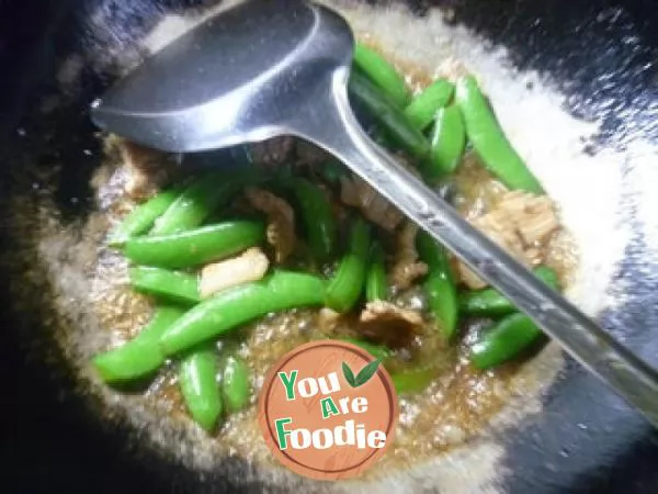 Fried sweet beans with streaky pork