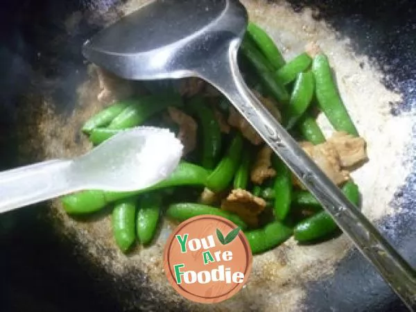 Fried sweet beans with streaky pork