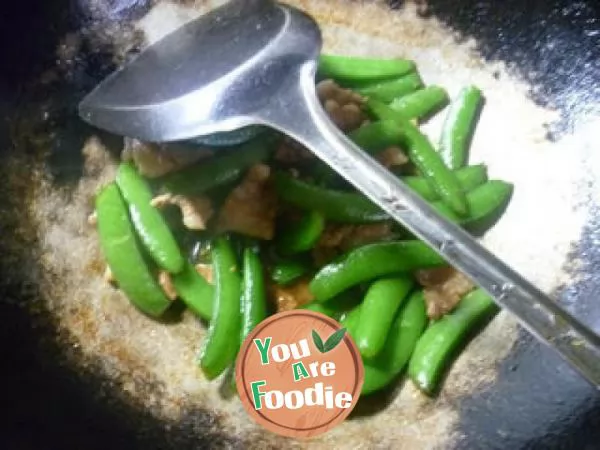Fried sweet beans with streaky pork