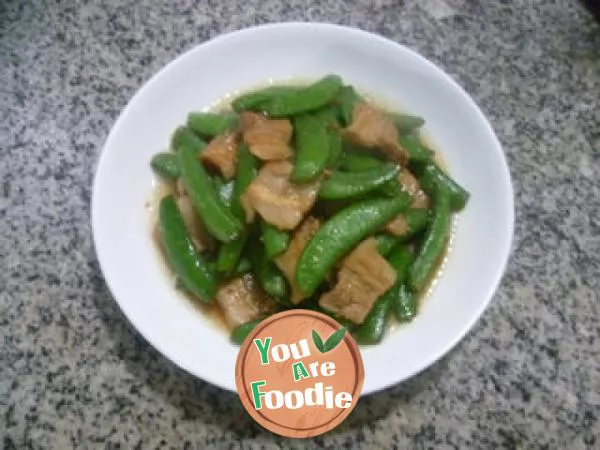 Fried sweet beans with streaky pork