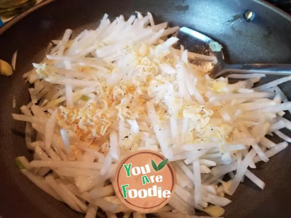 Fried shredded radish with shrimp skin
