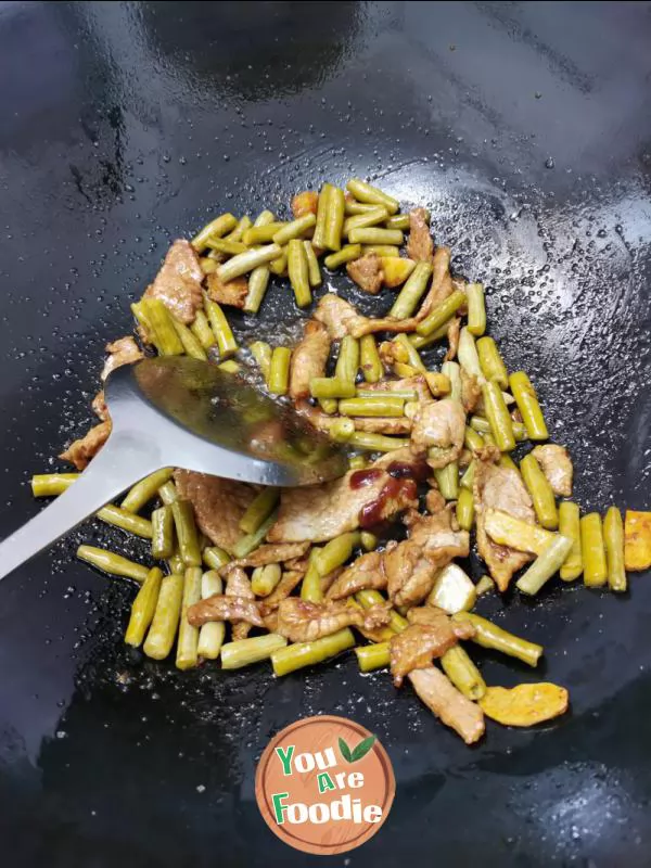 Fried pork with sour beans