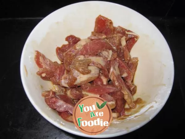 Fried meat with mung bean sprouts