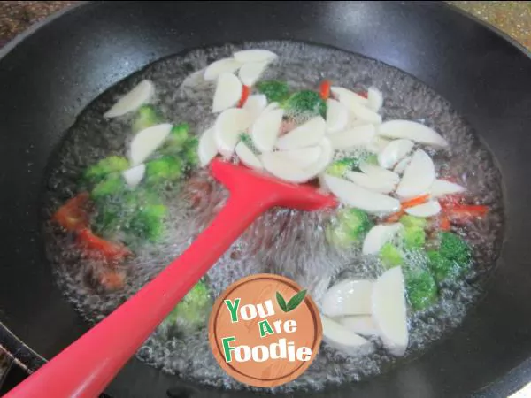 Fried broccoli with red pepper and water bamboo