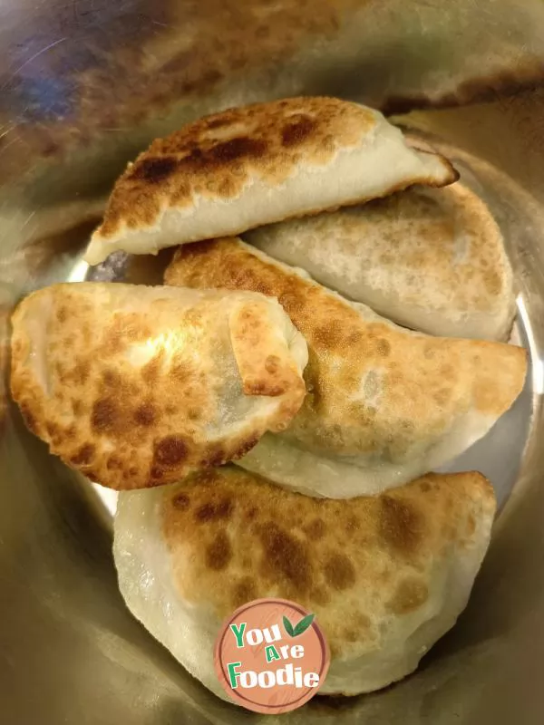 Fried Chinese leek dumplings
