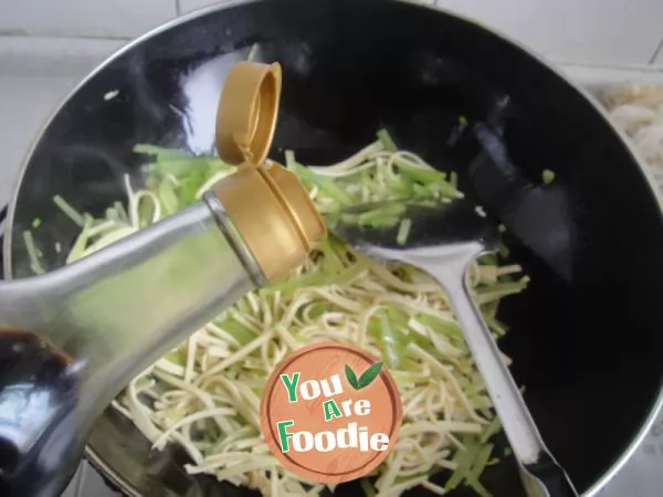 Fried lettuce with bean skin