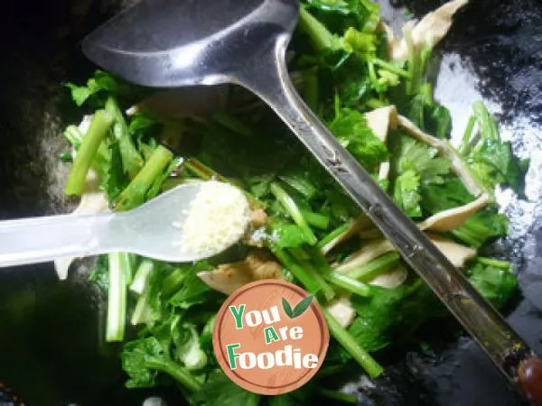 Fried celery with soybean protein