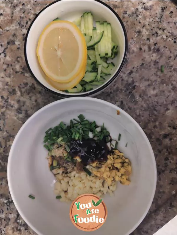 Shredded chicken with lemon