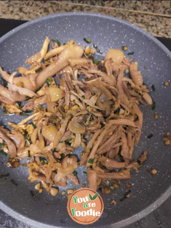 Shredded chicken with lemon
