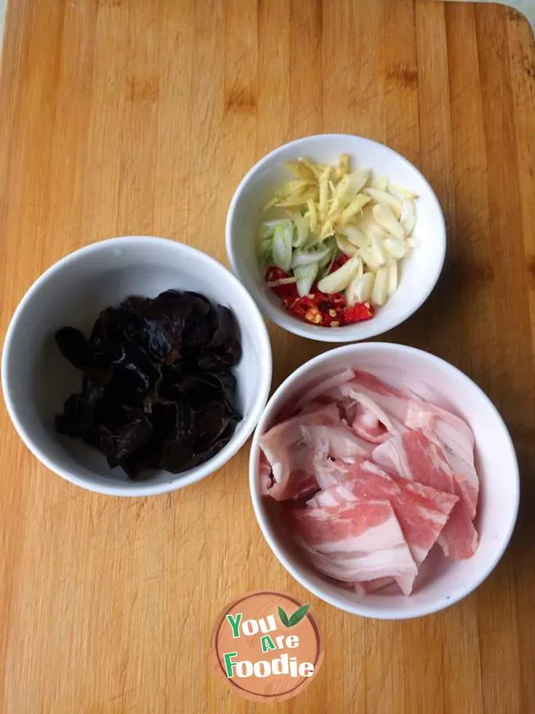 Fried meat with Chinese cabbage and vermicelli