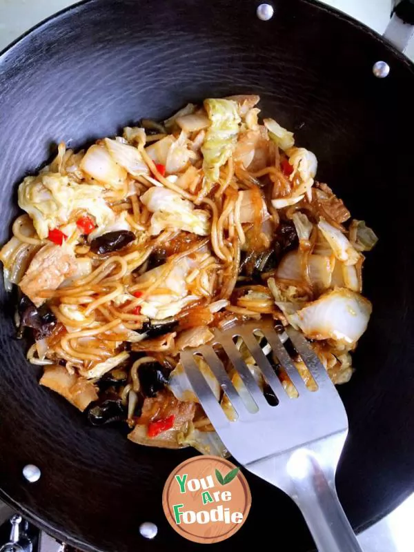 Fried meat with Chinese cabbage and vermicelli