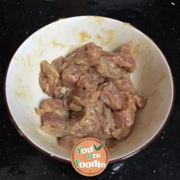 Fried shredded pork with bean sprouts