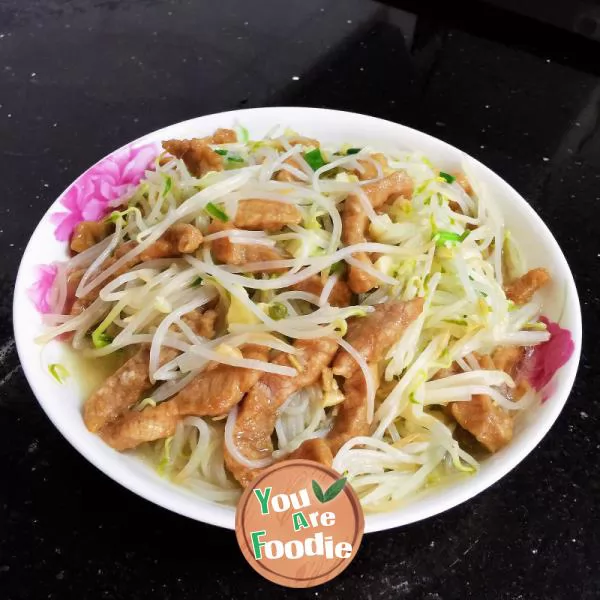 Fried shredded pork with bean sprouts