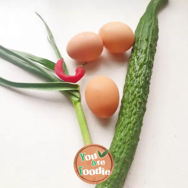 Fried egg with cucumber