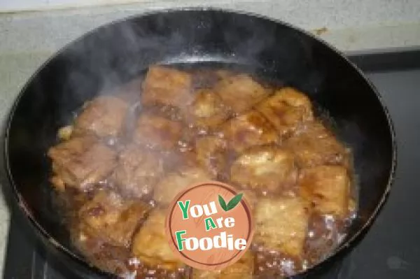 Braised stinky tofu with soy sauce