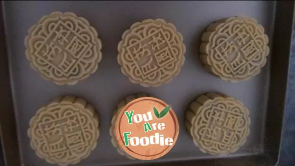 Moon cake with bean paste and lotus seed paste