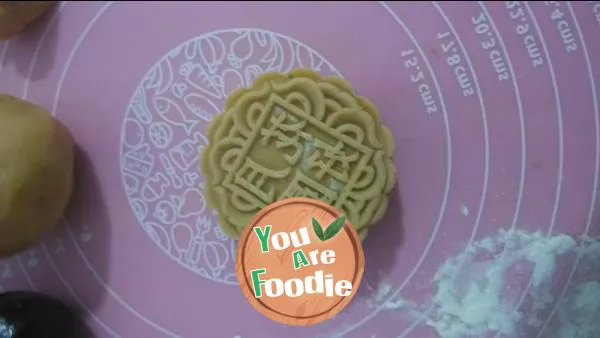 Moon cake with bean paste and lotus seed paste