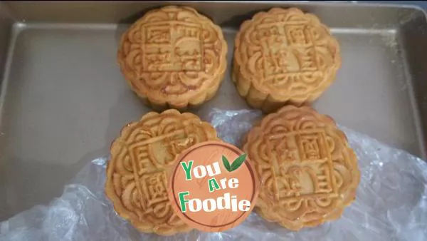 Moon cake with bean paste and lotus seed paste