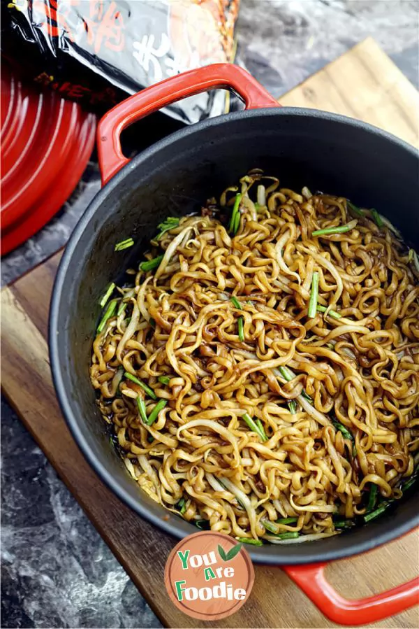 Noodles with bean sprouts and soy sauce