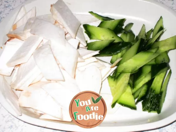 Sliced pork and Pleurotus eryngii