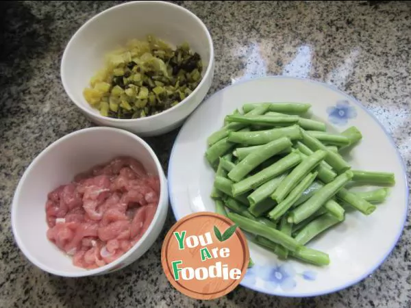 Sauteed green beans with shredded pork and pickled vegetables