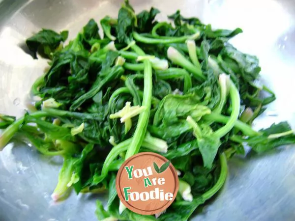 Home staple food -- spinach and egg noodle soup
