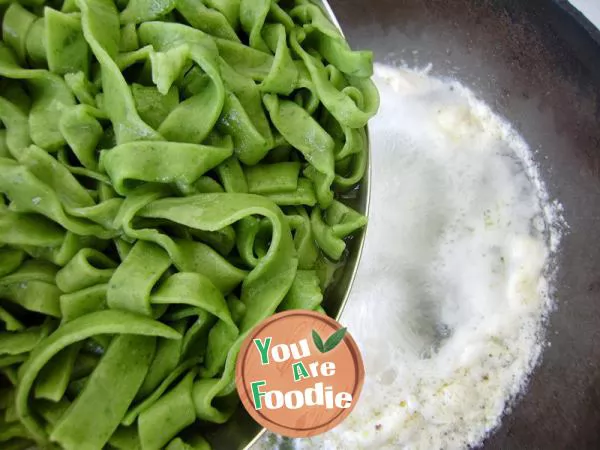 Home staple food -- spinach and egg noodle soup