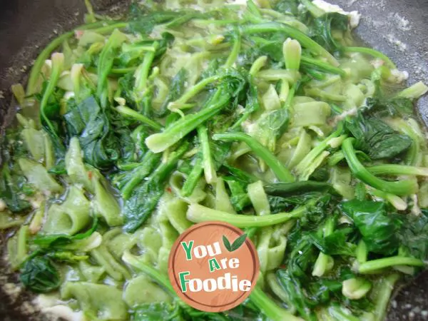 Home staple food -- spinach and egg noodle soup