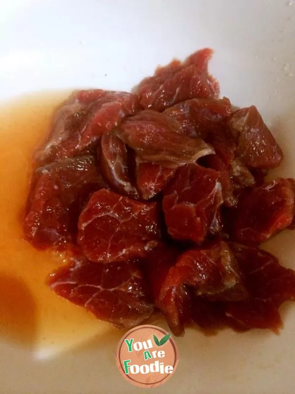 Fried beef with tomato and scallion
