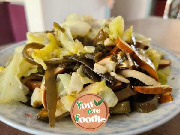 Fried cabbage with kelp and dried tofu