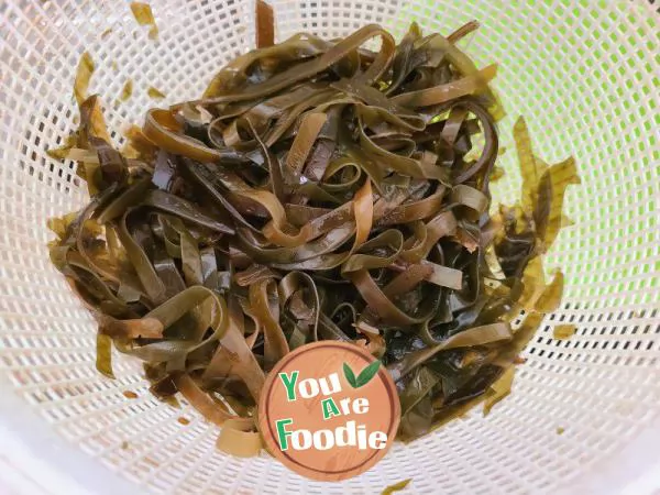 Fried cabbage with kelp and dried tofu