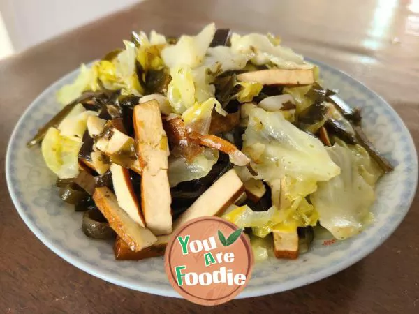 Fried cabbage with kelp and dried tofu