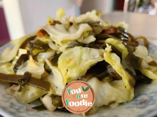 Fried cabbage with kelp and dried tofu