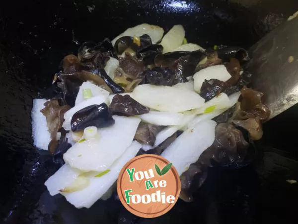 Fried agaric with Chinese yam
