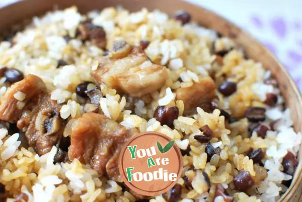 Steamed rice with pork ribs, red beans and glutinous rice
