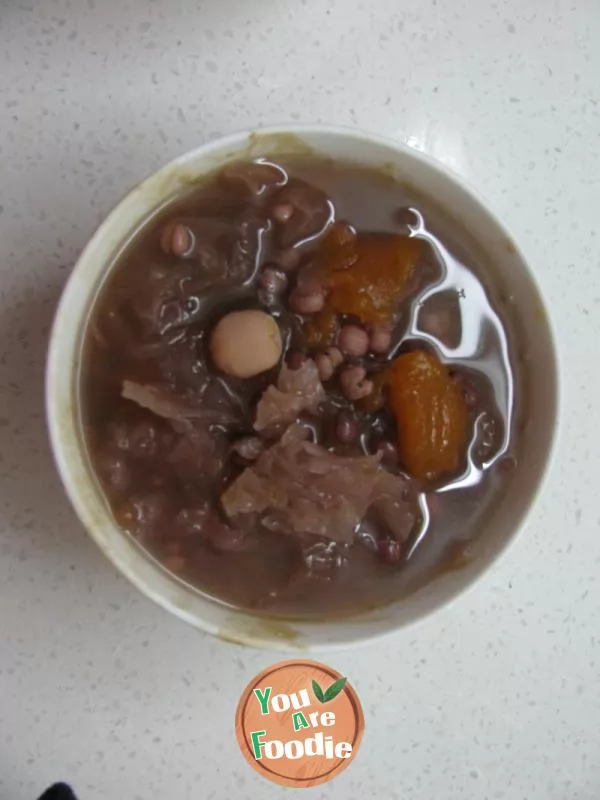 Tremella, red bean and job's tears soup