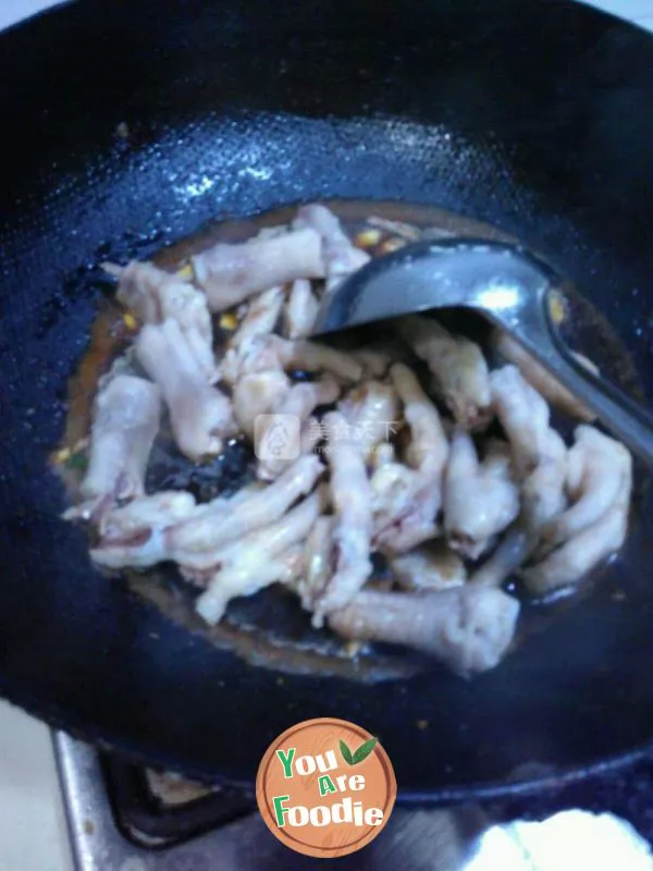 Braised chicken claw