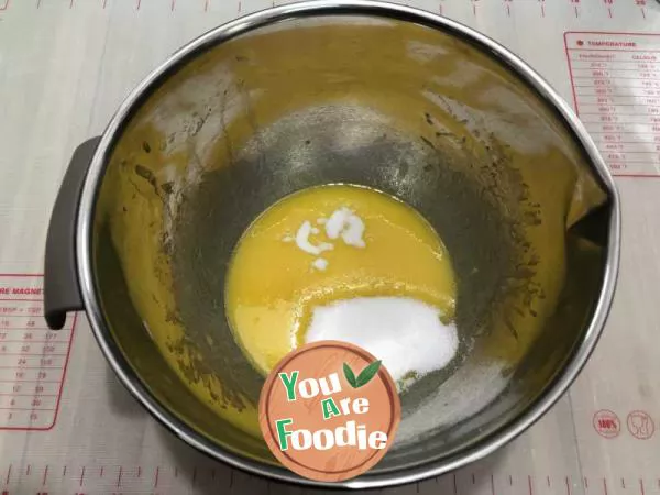 Egg yolk biscuit