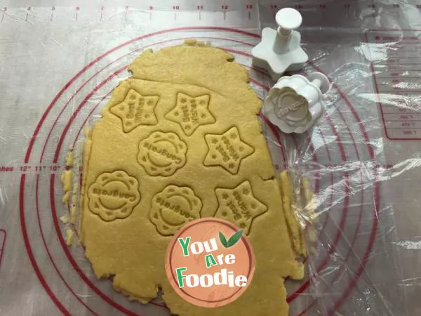 Egg yolk biscuit