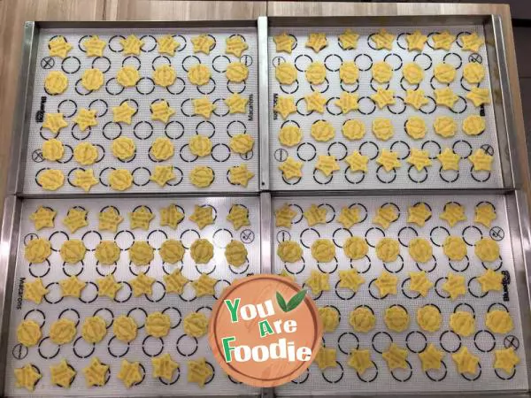 Egg yolk biscuit