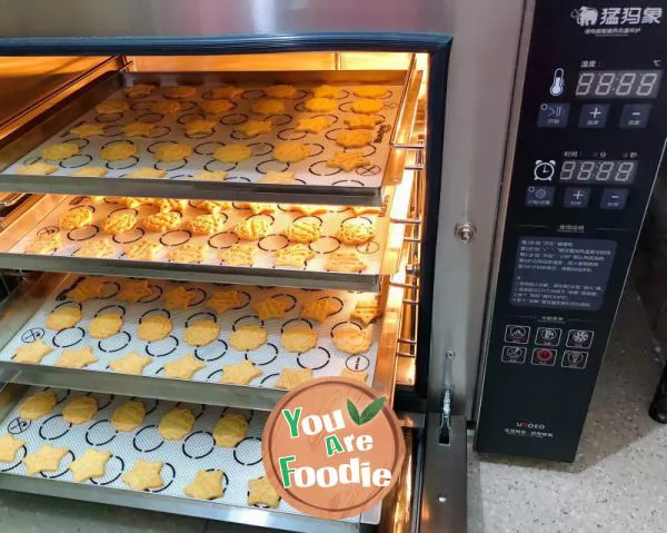 Egg yolk biscuit
