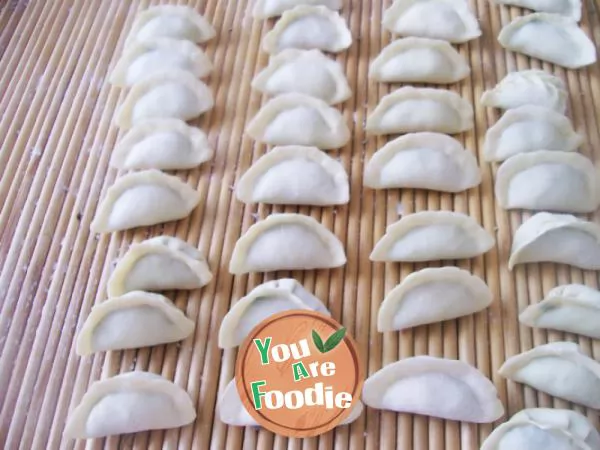 Steamed dumplings with three delicacies