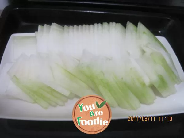 Fried white gourd in oil