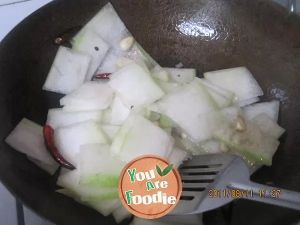 Fried white gourd in oil