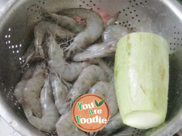 Fried shrimp with zucchini