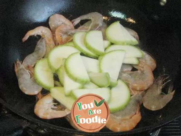 Fried shrimp with zucchini